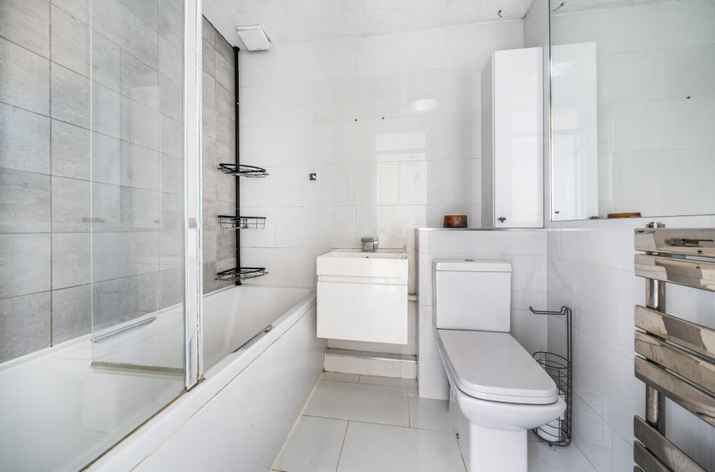 1384846-4-6925aa6...