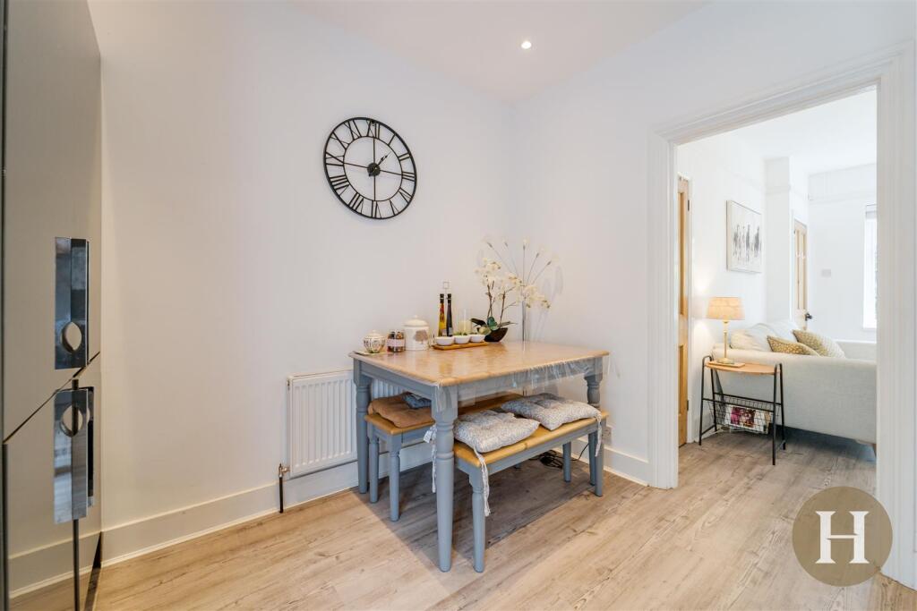 Hadleigh Estate Agents-7.jpg