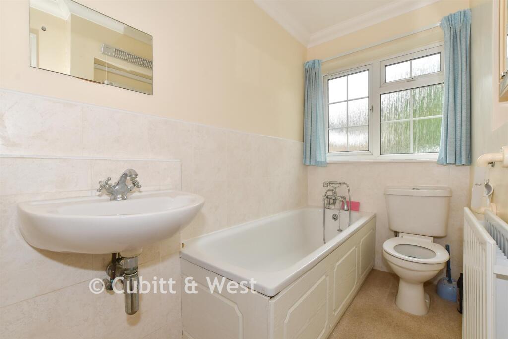 En-Suite Bathroom