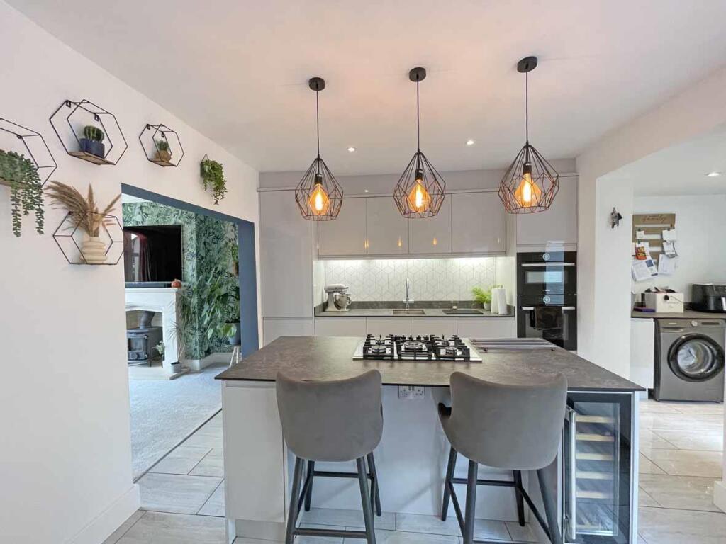 Old Laira Road 331 - Kitchen.jpg