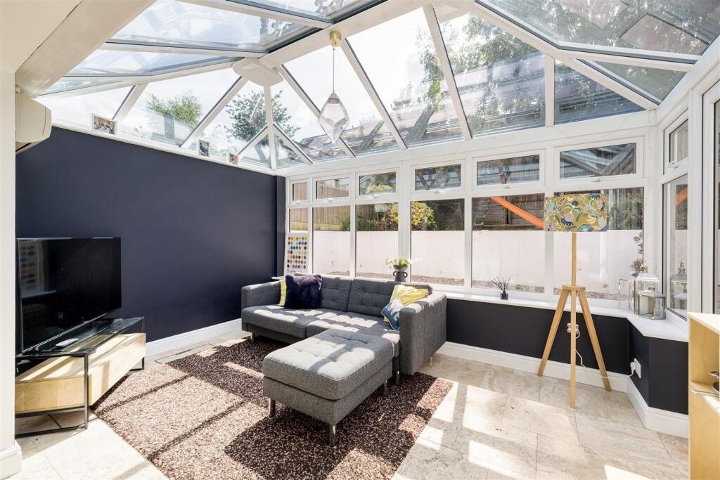 St. Albans Crescent, IG8