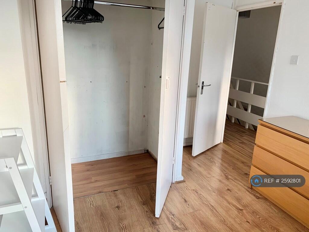 Bedroom 1 Picture 2