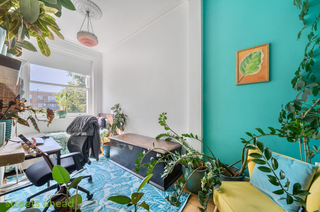 ee923085-c8a5-476...