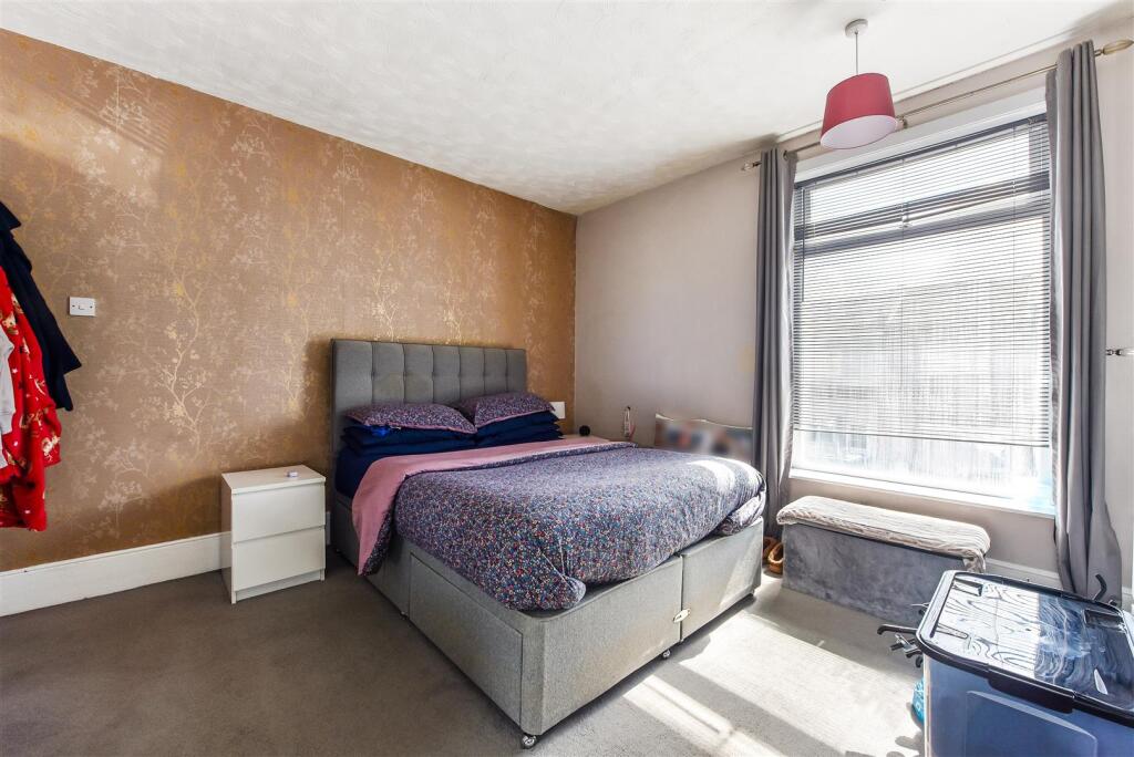 Master Bedroom Reverse.jpg