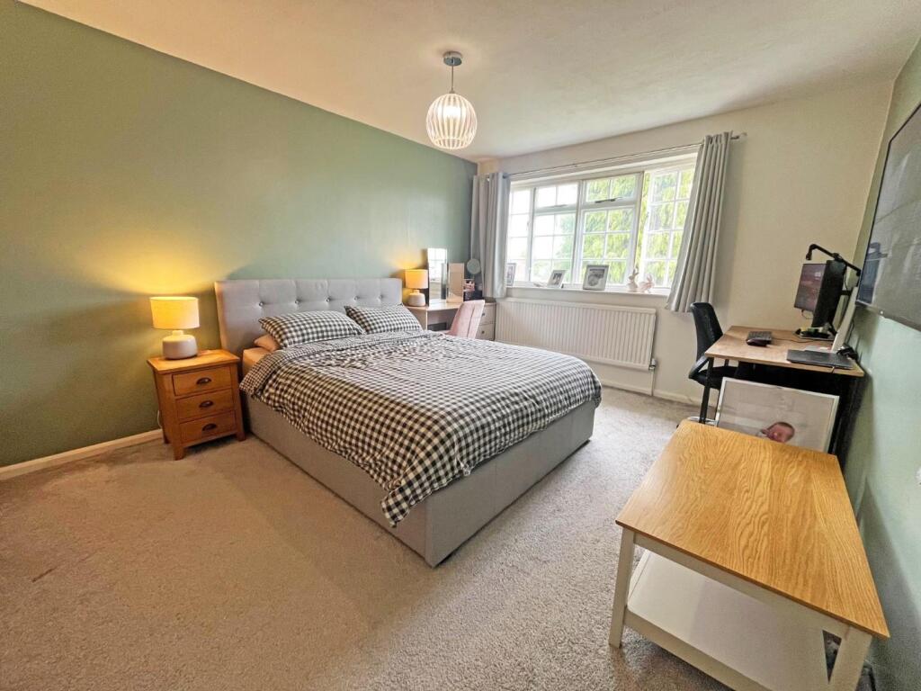 Bed 1.jpg