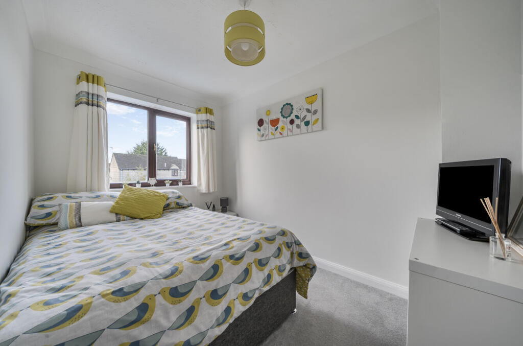 1370288-5-68f89ba...