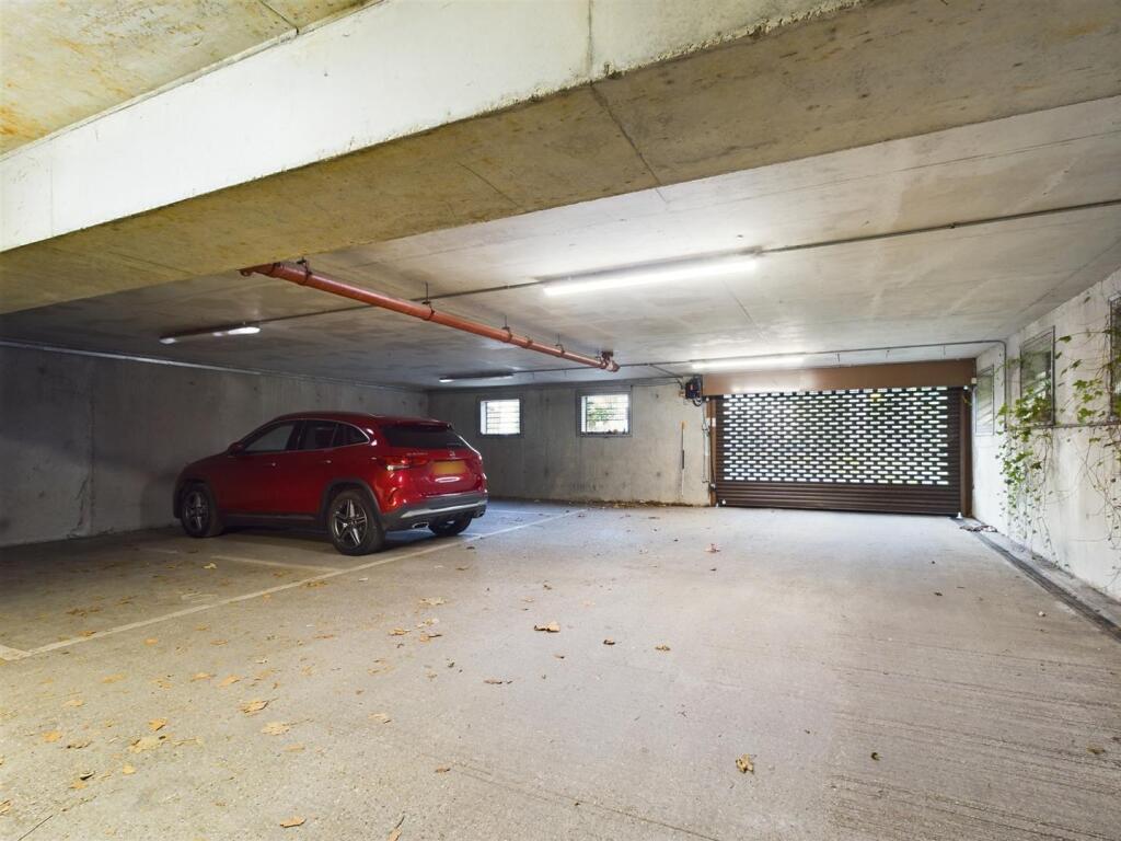 CAM01358G0-PR0128-STILL020.jpg