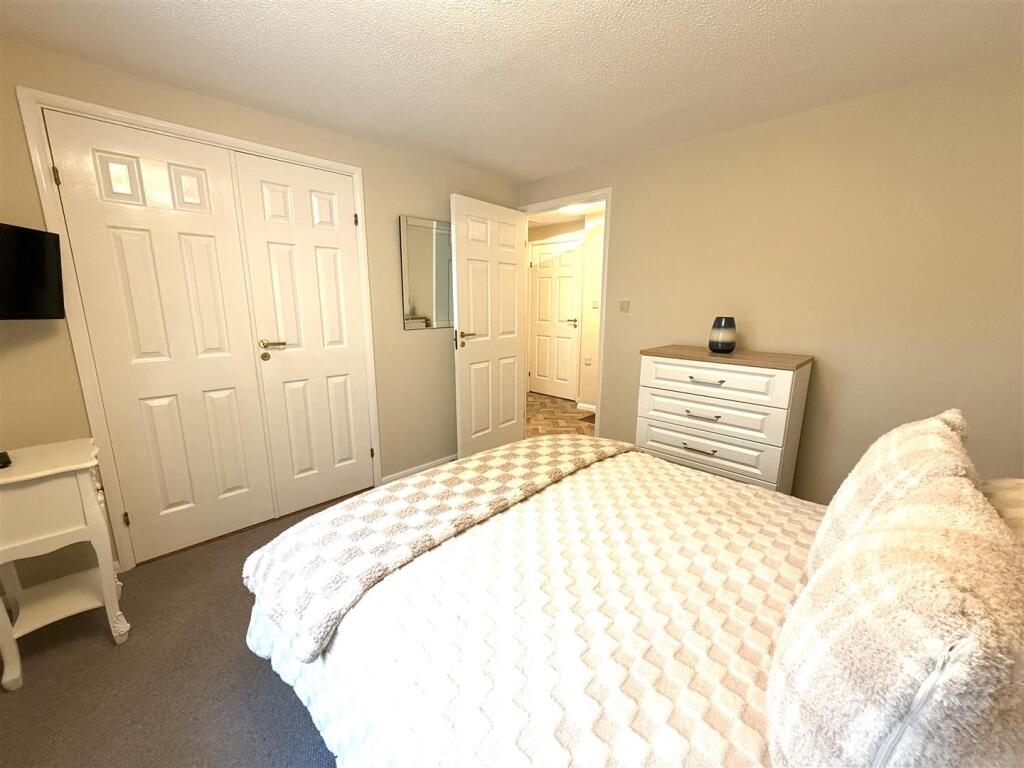 2 the laurels bed 4.jpeg