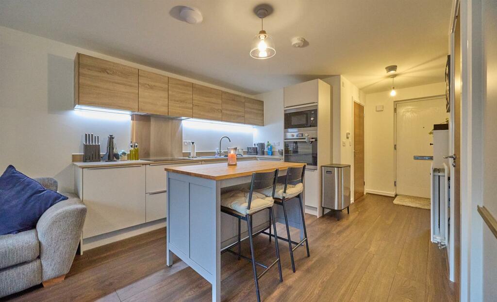 Front Kitchen/Dining Area