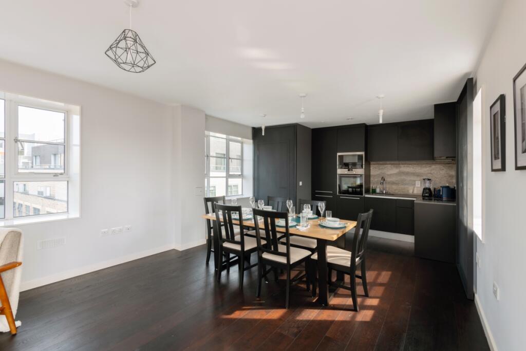 Apartment 5, 14 M...