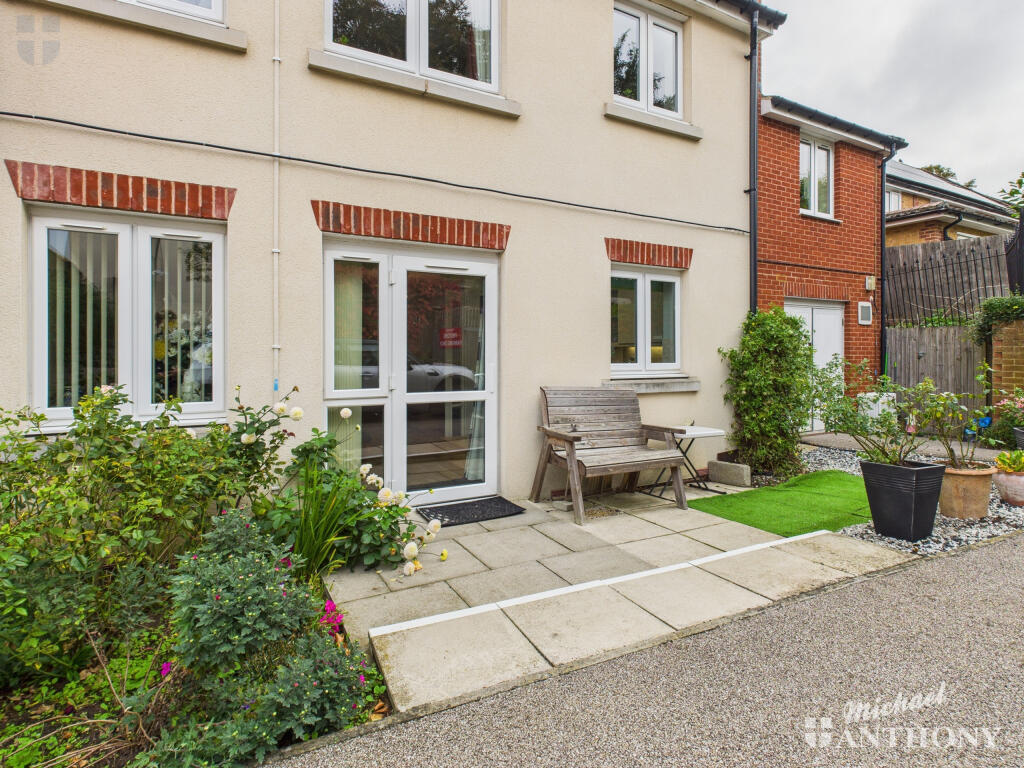 CAM03852G0-PR0447-STILL004