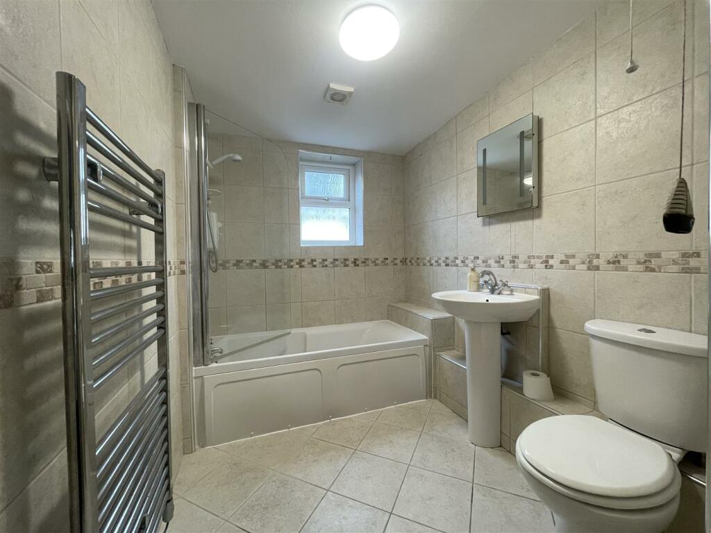IMG_Bathroom.jpeg