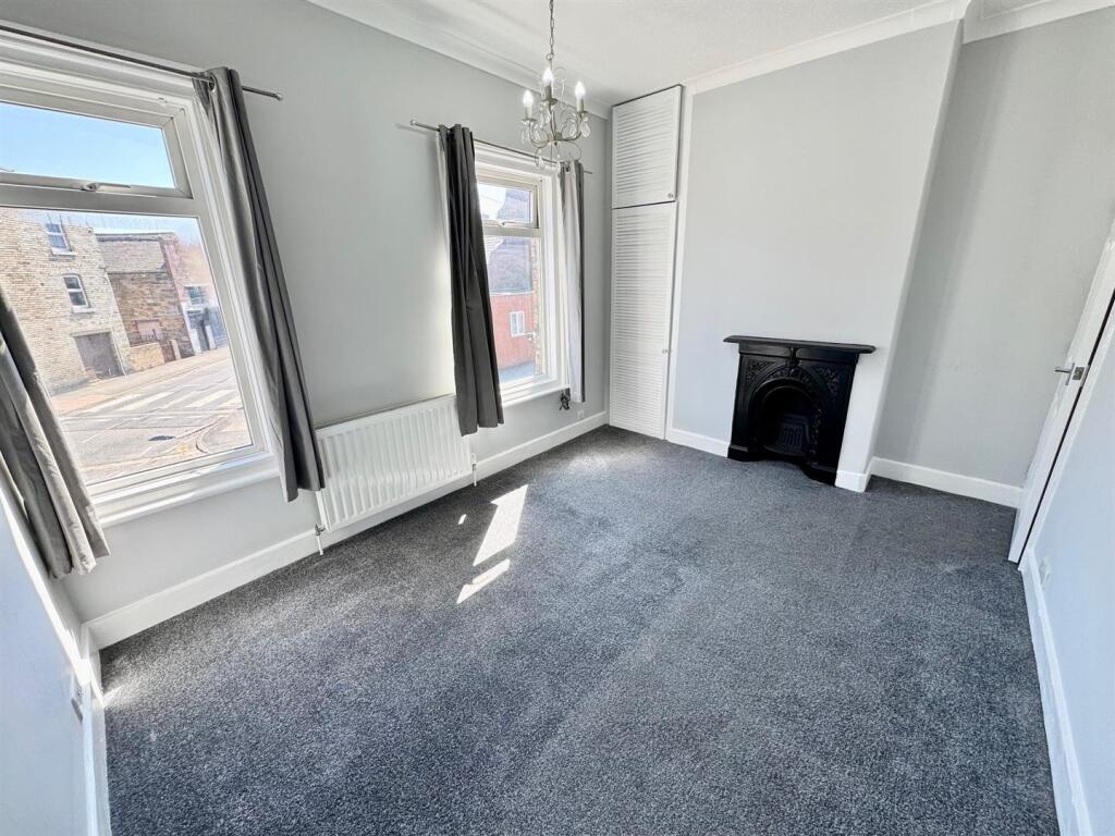 Bedroom 1b.jpg