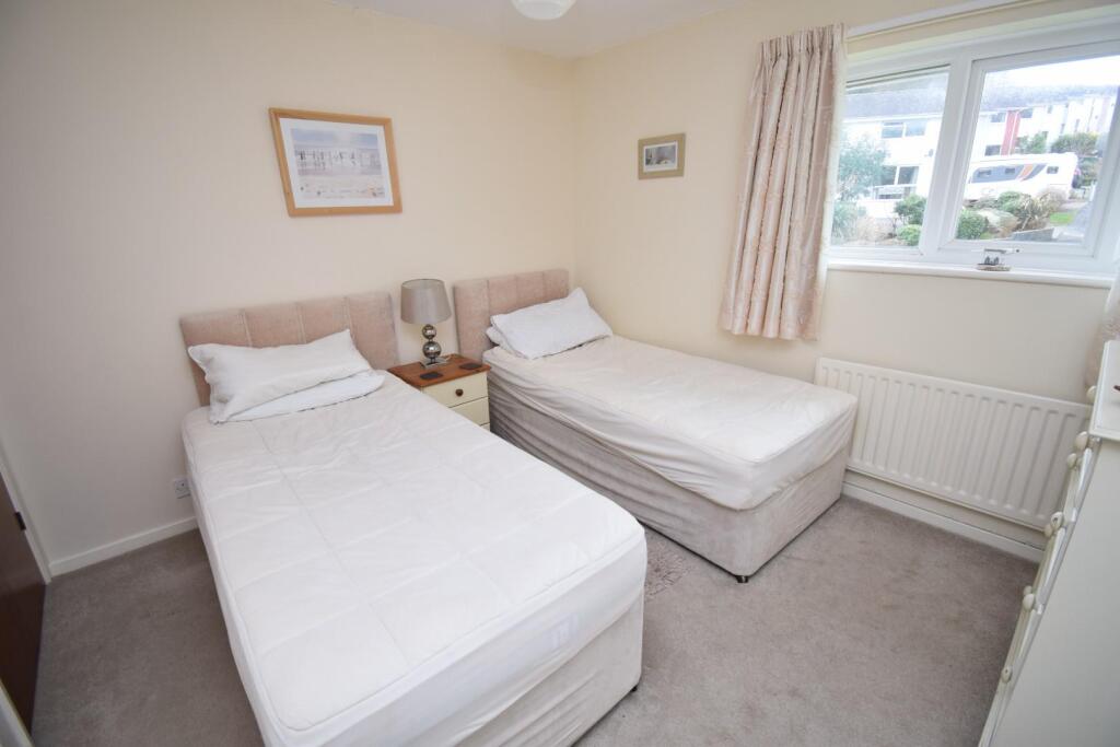 Bedroom 2.JPG