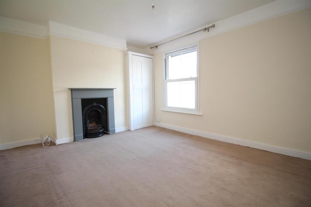 37 Upper Denamrk Road Master Bedroom.JPG