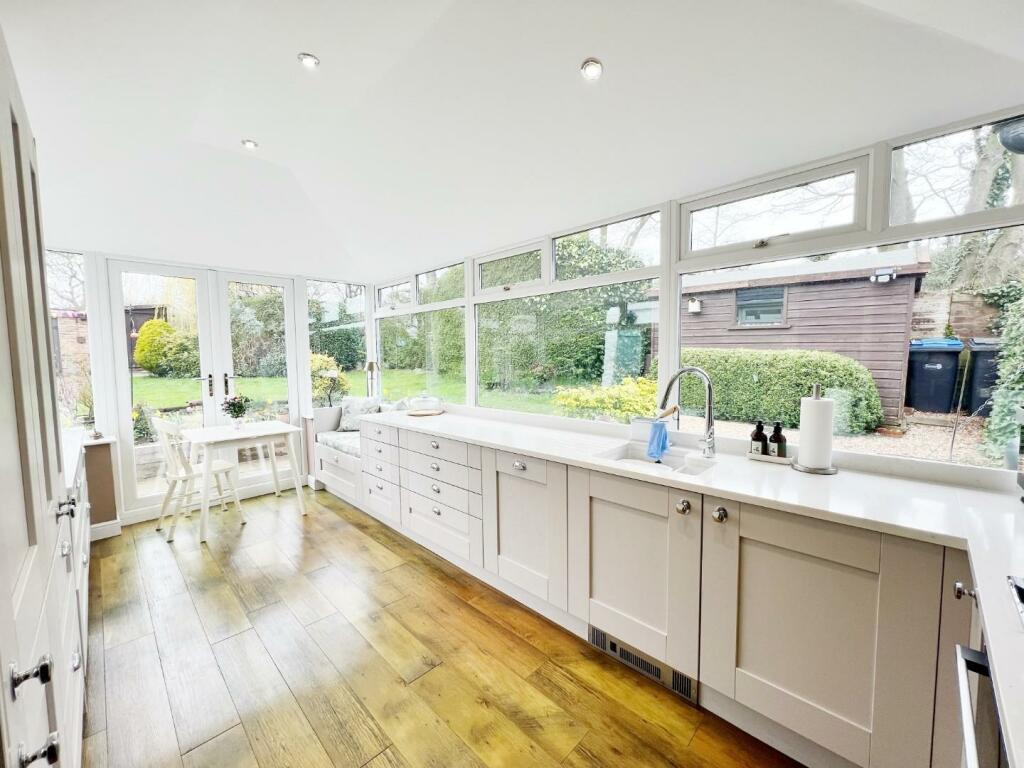 Kitchen pic 1.jpg