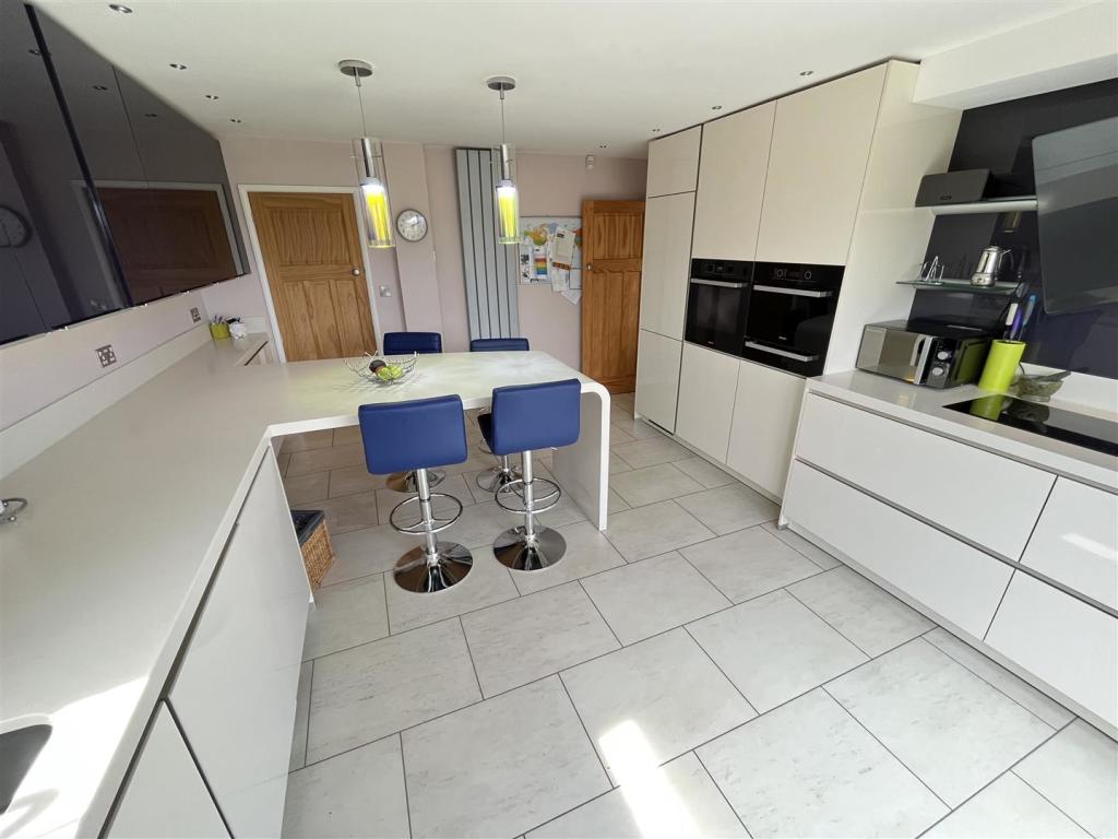 Breakfast Kitchen Aspect 4.jpg
