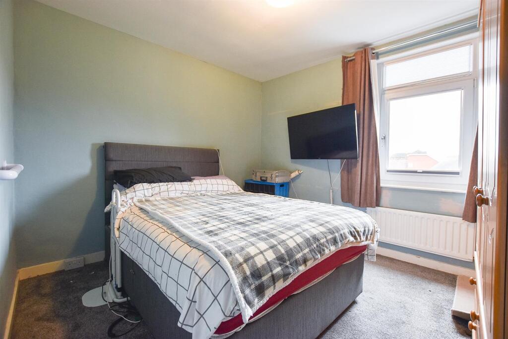 Bedroom 1.jpg