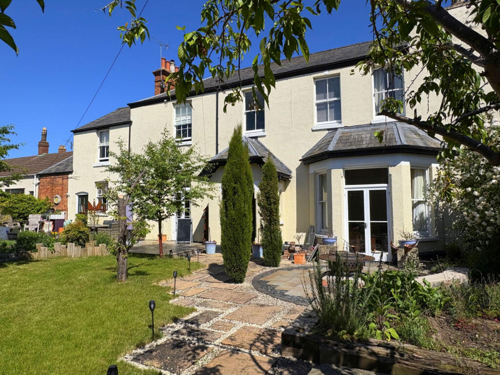 4 Bedroom Terraced House For Sale