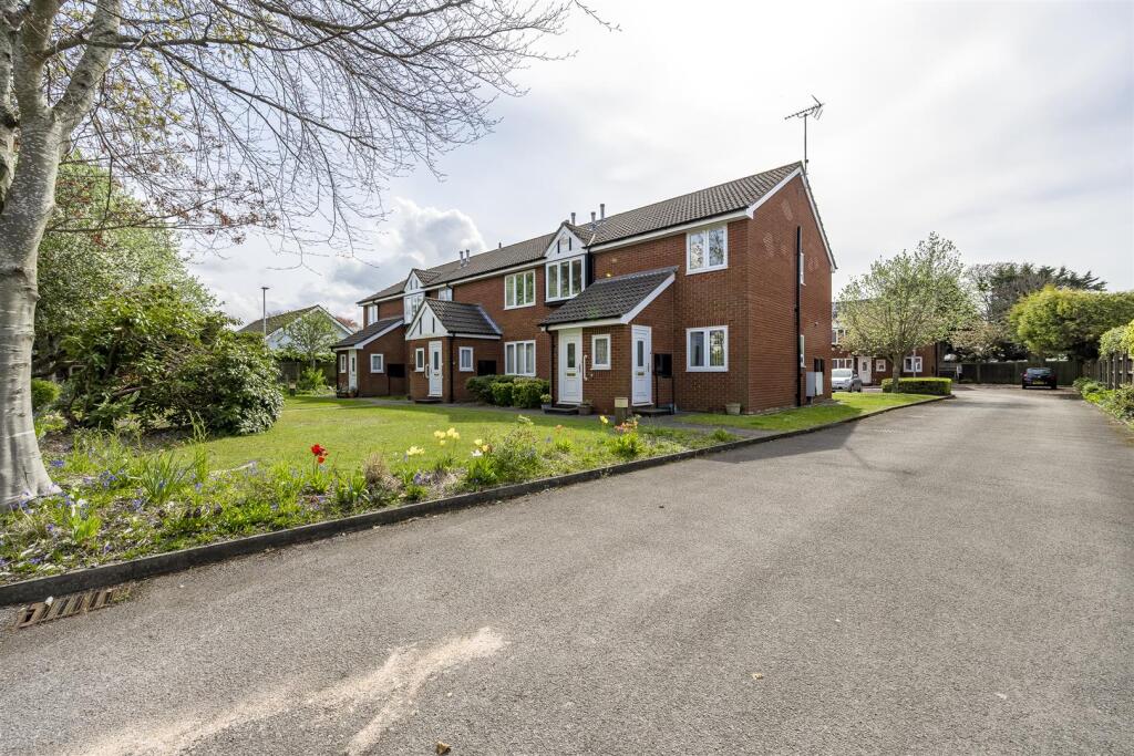 Communal Gardens and Parking