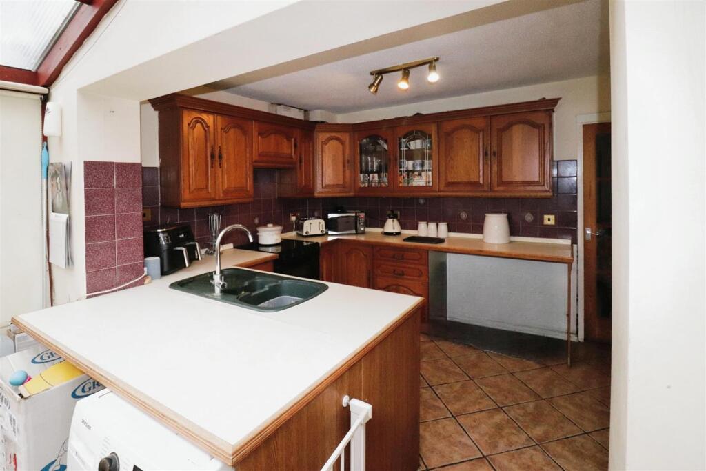 editedimage-a7219d70-ac87-4b6f-8d6e-3c26f0b65bfa 2