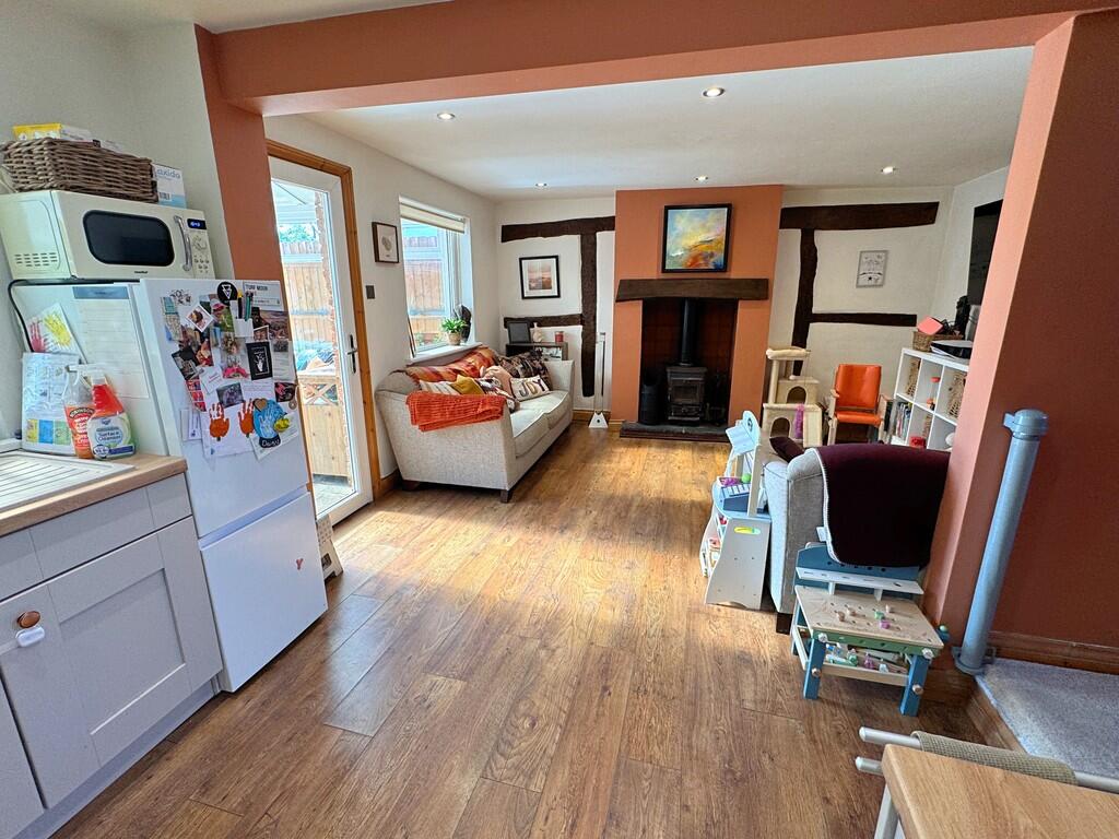 Kitchen to lounge
