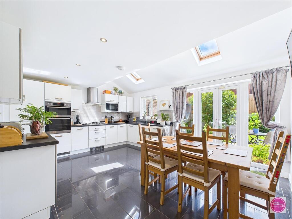 Henley Grove, Church Gresley (11).jpg