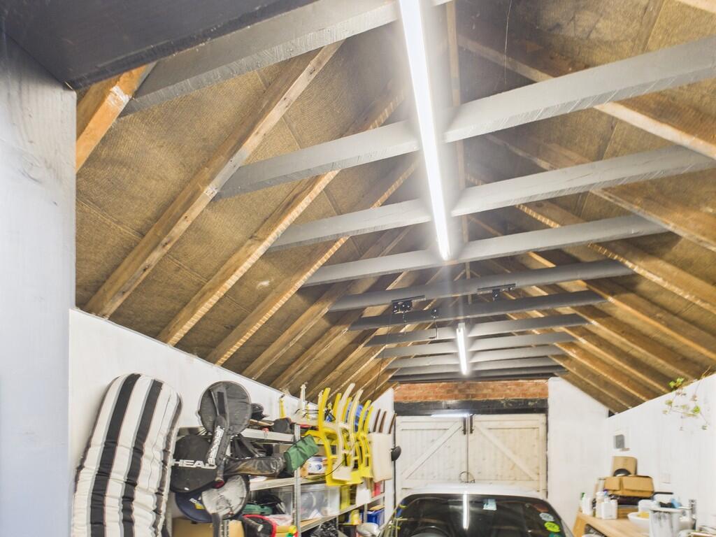 CAM05068G0-PR0032...