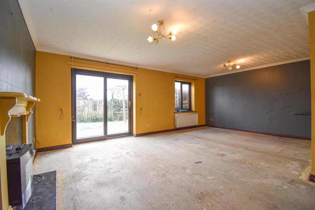 37 Greystoke Park Road Living Room b.jpg