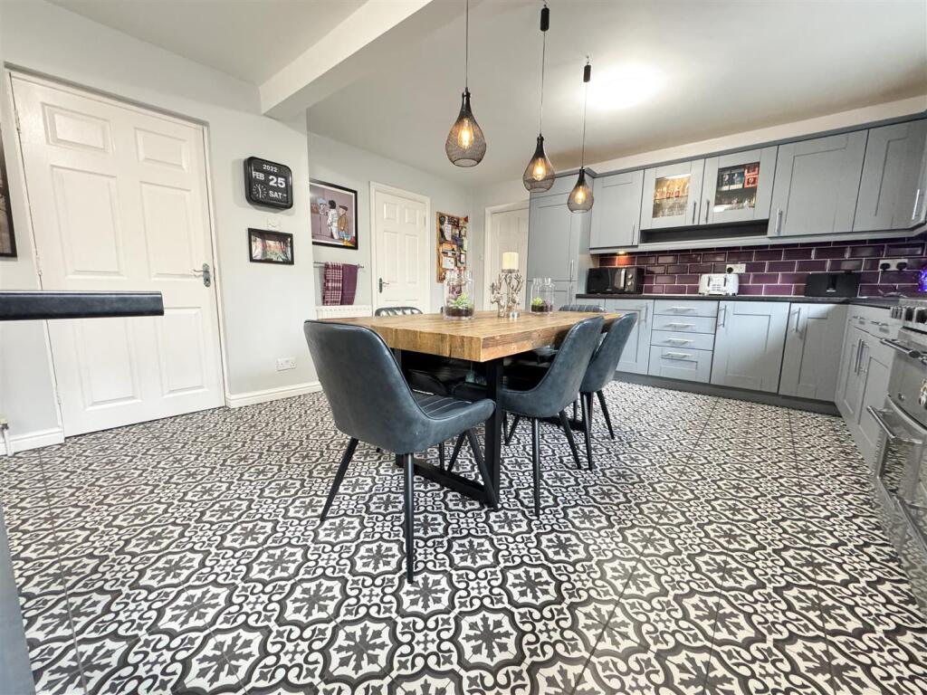KITCHEN DINING ROOM