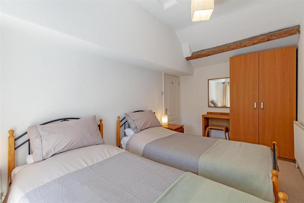 Bedroom 2-2.jpg