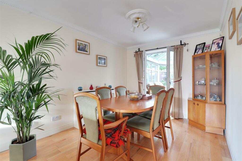 LIVING / DINING ROOM