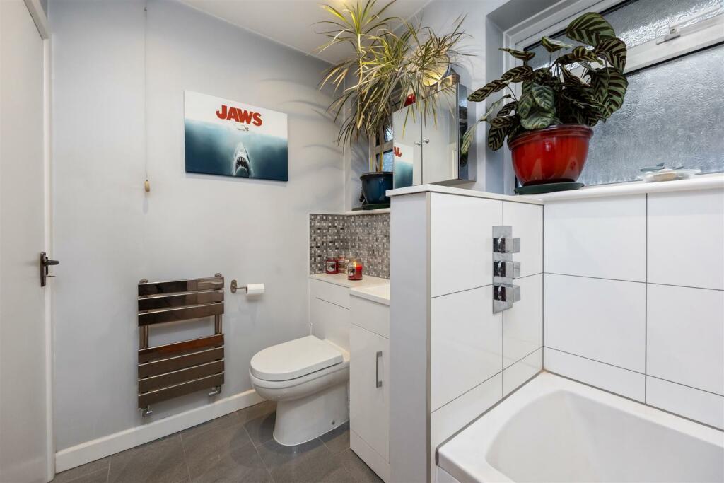 Hangleton Way 25 BATHROOM 2.jpeg