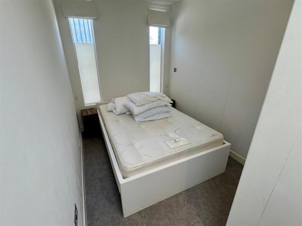 12 Drydock Bedroom