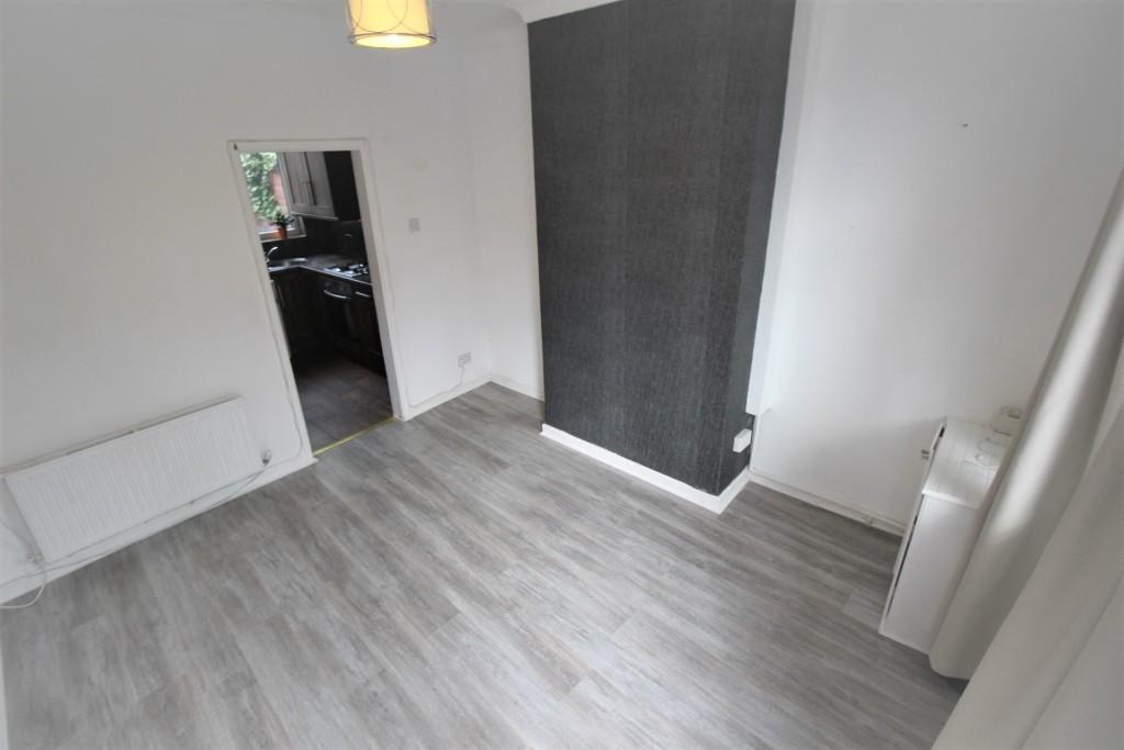 Living Room (b)