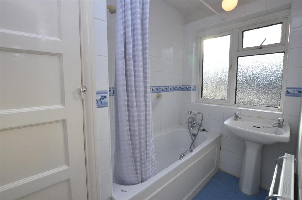 191 Whitton Dene bath.JPG