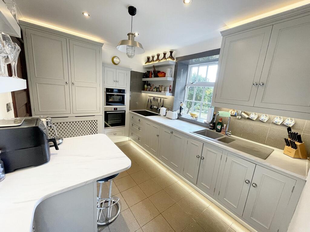 BREAKFAST KITCHEN
