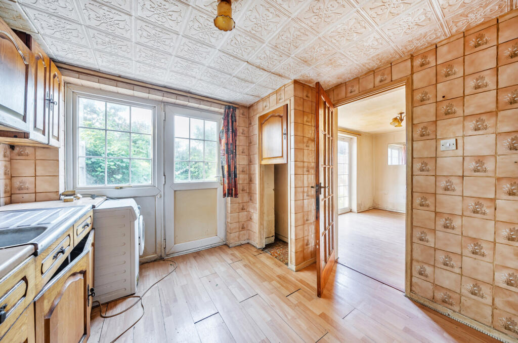 27-68238f5d732fa-...