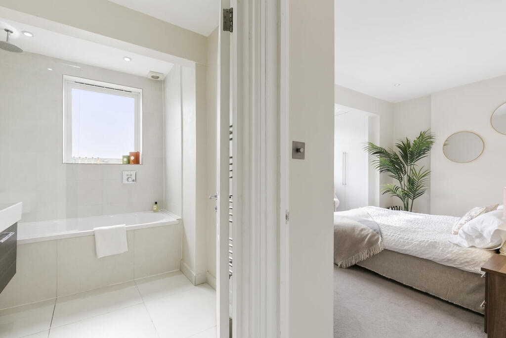 Bathroom/Bedroom