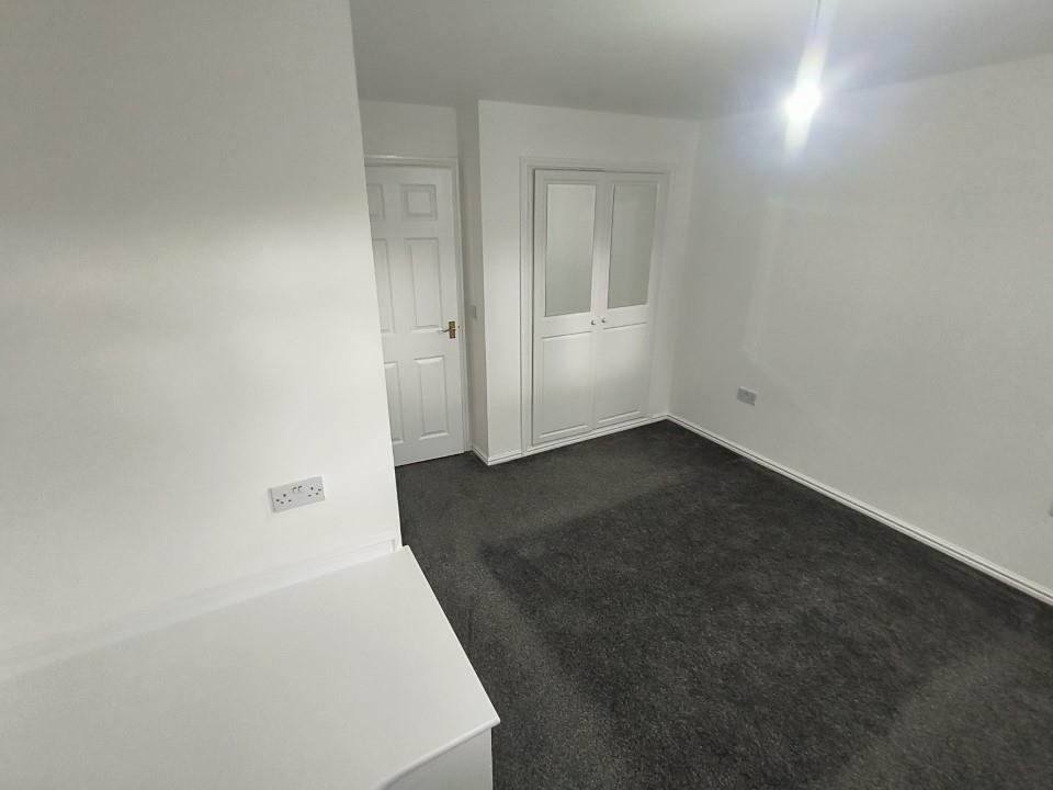 MAIN BEDROOM 2.jpg