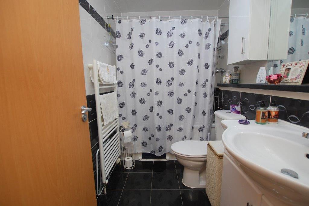 7 James Watt Way (23) bathroom.jpg