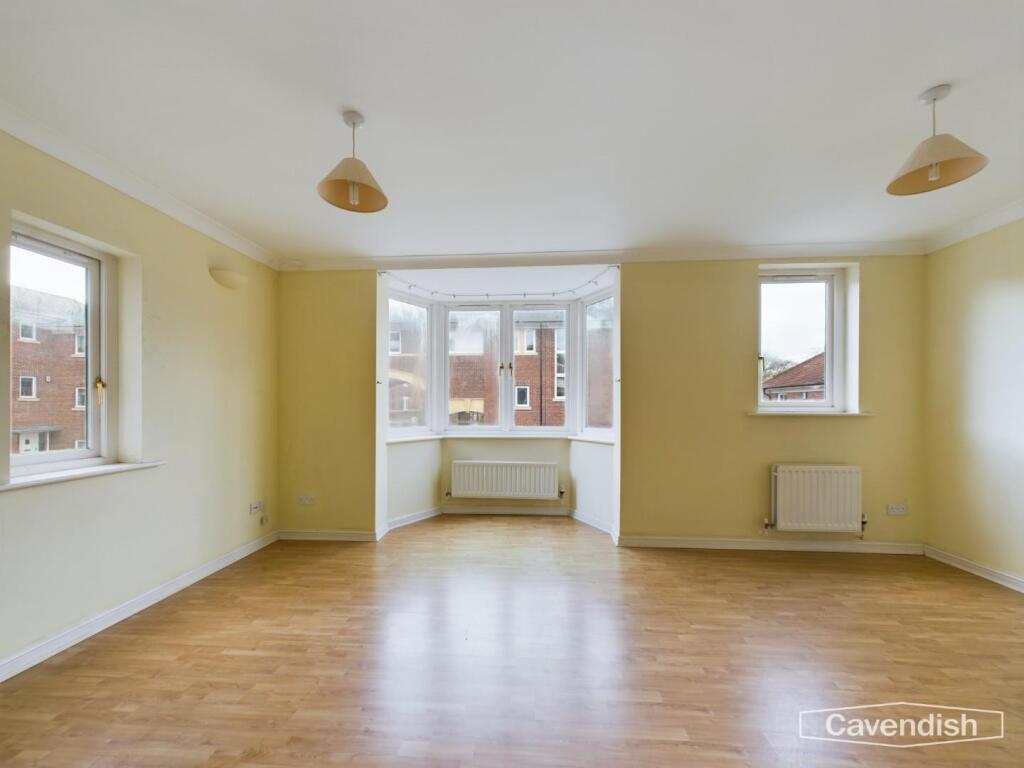 OPEN PLAN LOUNGE/DINING ROOM