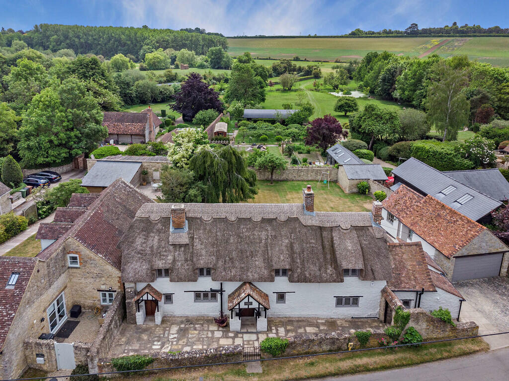 8649775-exterior2...