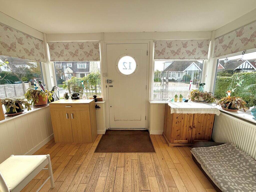 12 Knightscroft A...