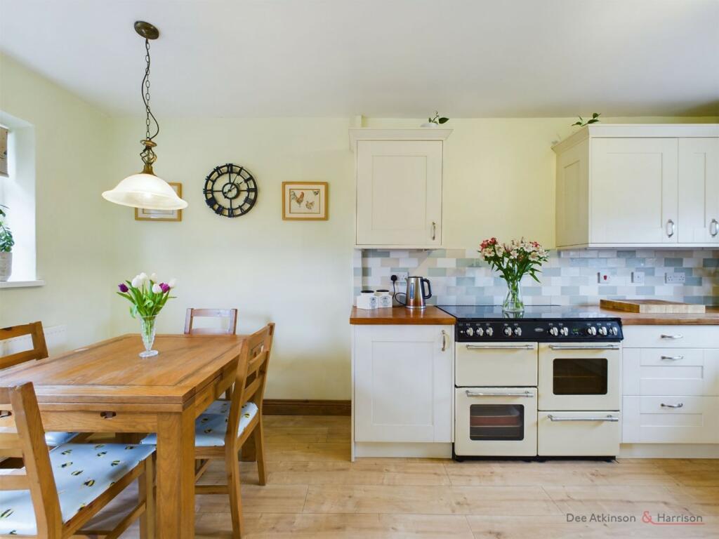 Kitchen/Dining Area