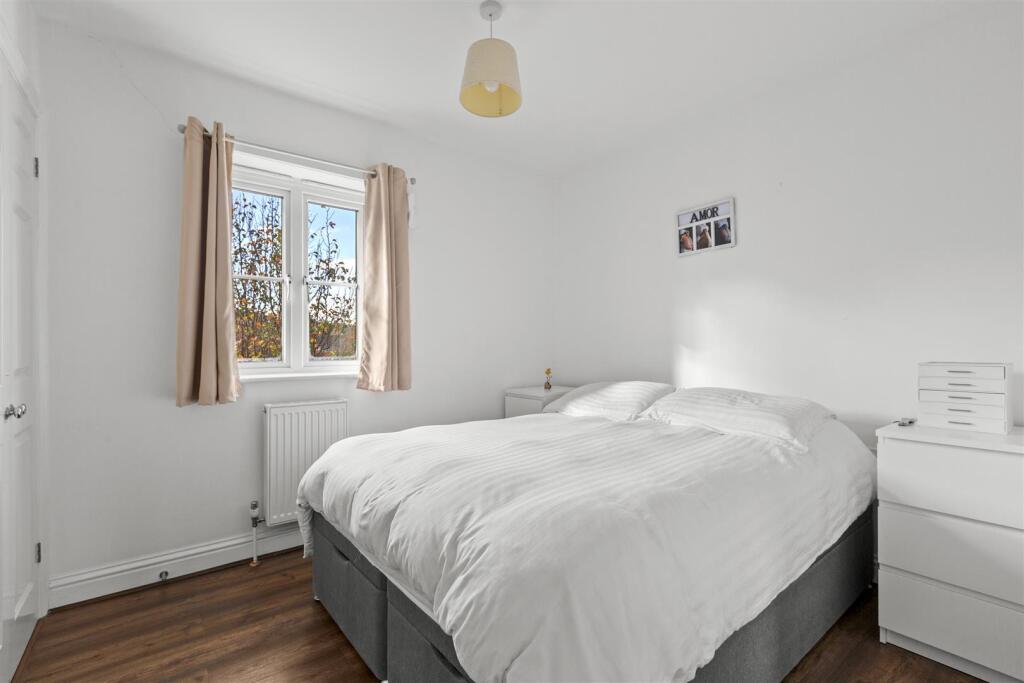 Flat 45, Wye Gardens, Fryers Lane, HP12 3DU-2.jpg