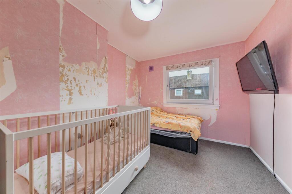 9 Helmsdale Crescent Dundee-1.JPG