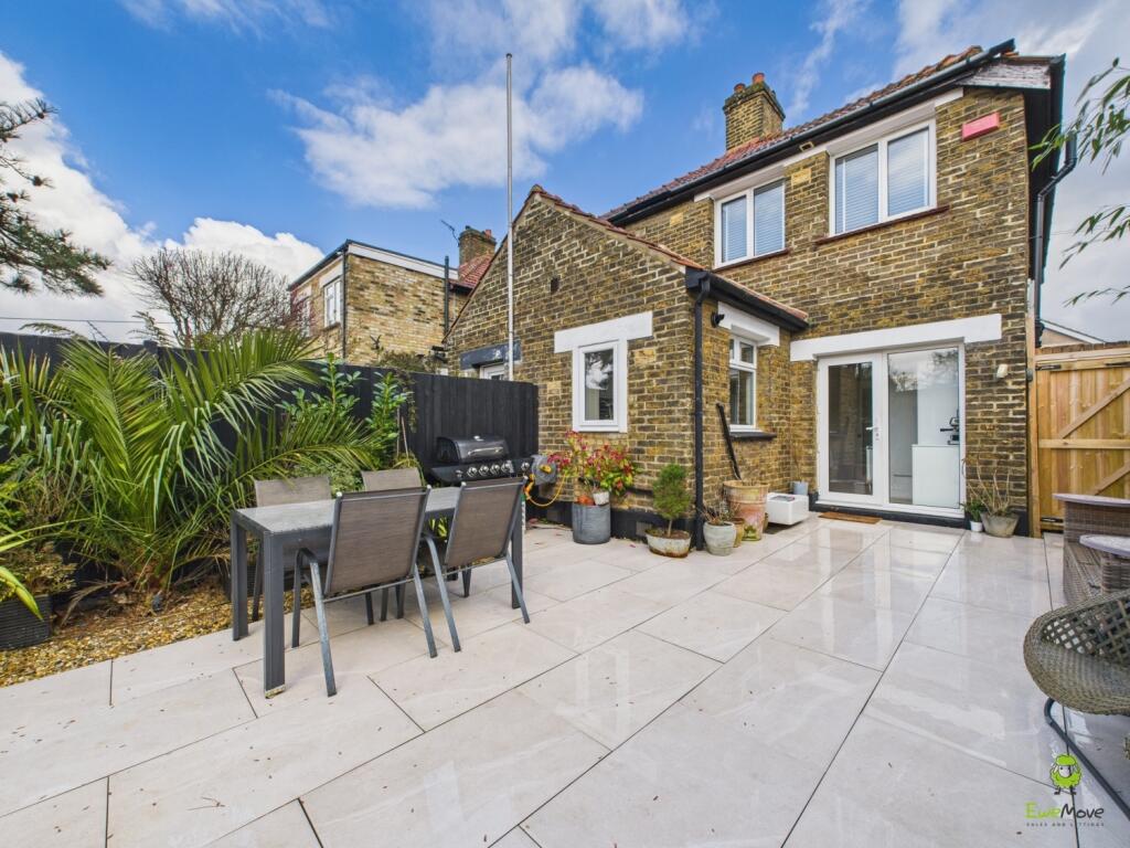 CAM03418G0-PR0191-STILL006