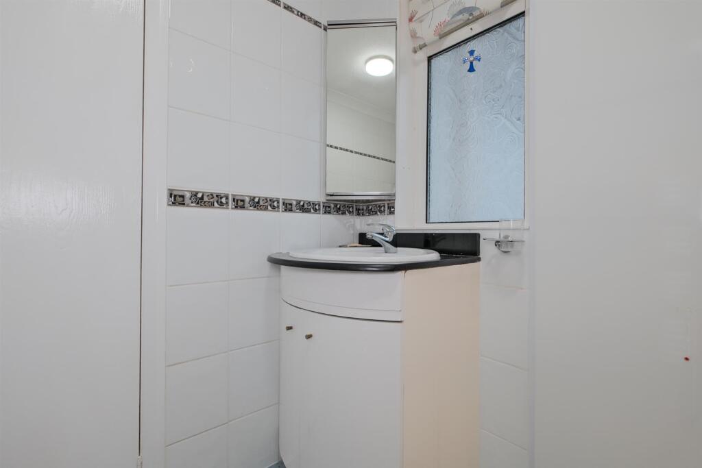 029-3 East Ave, Carluke ML8 5TS.jpg