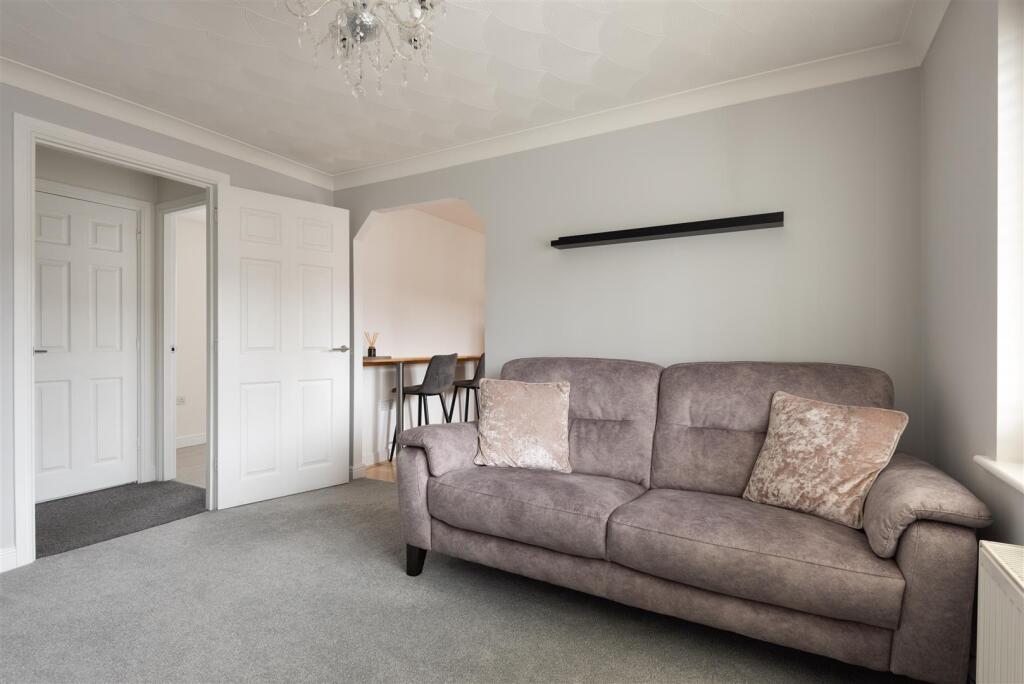 49 St Matthews Close-10.jpg